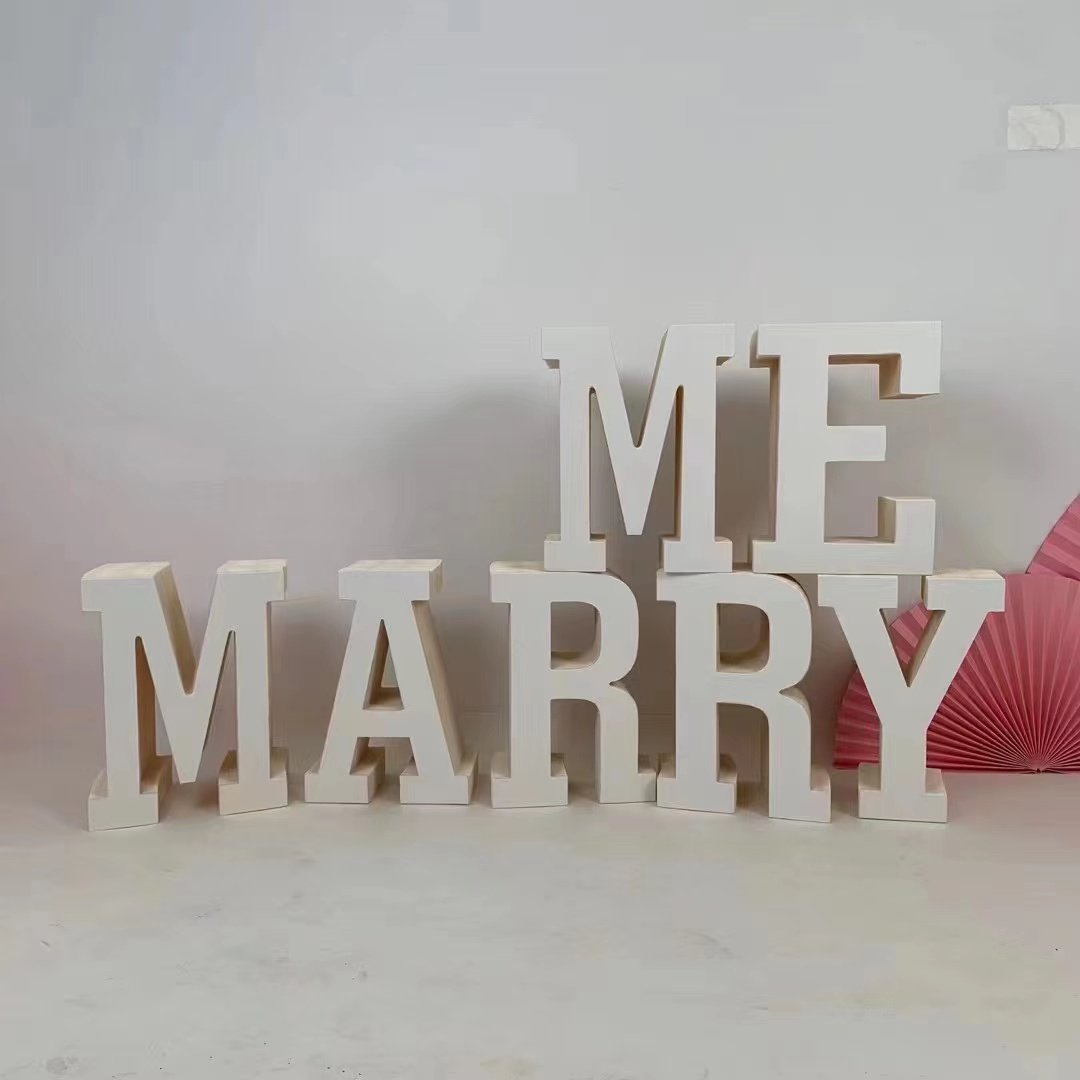 קישוט נייר ענק MARRY ME לבן