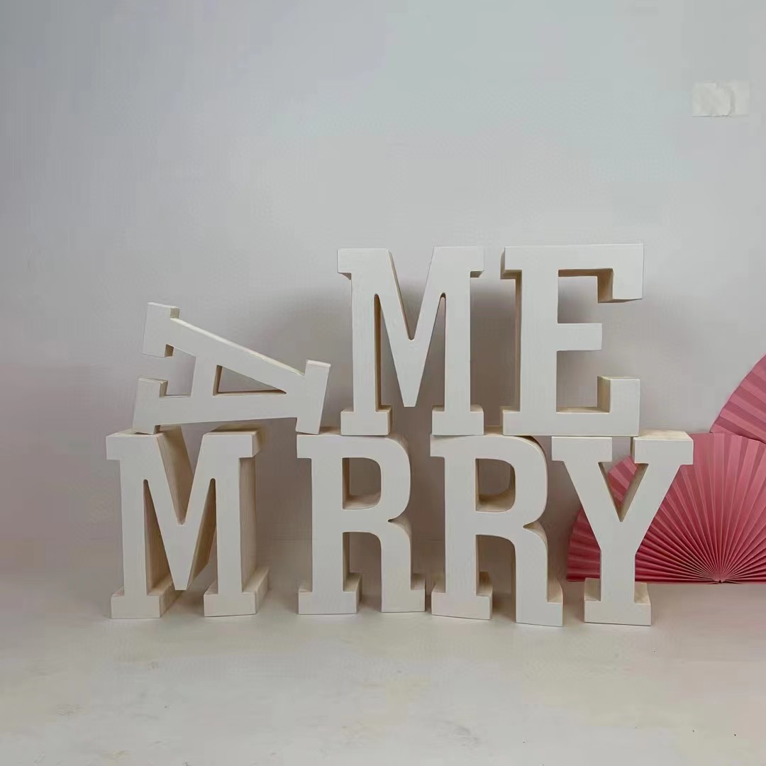 קישוט נייר ענק MARRY ME לבן