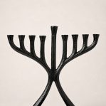 חנוכיה מעוצבת שחור 22 ס"מ